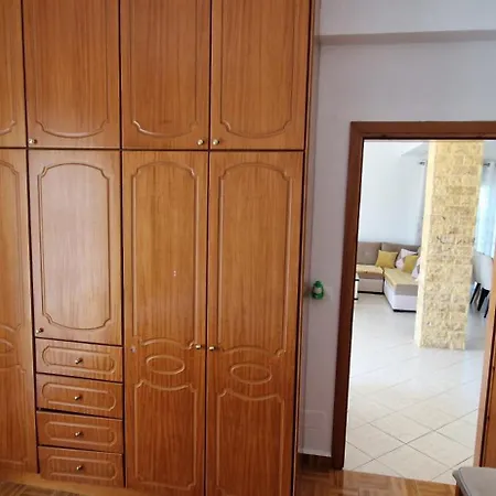 Henri Apartment *