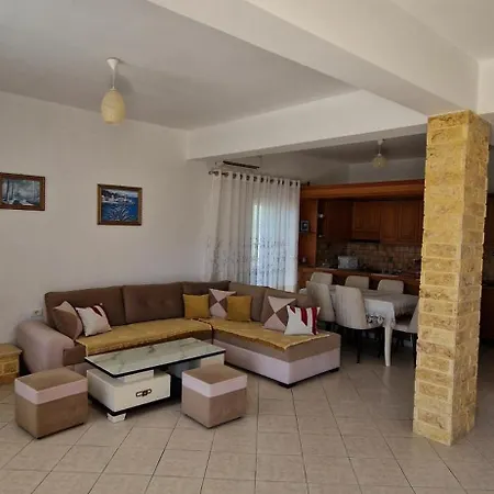 Henri Apartment